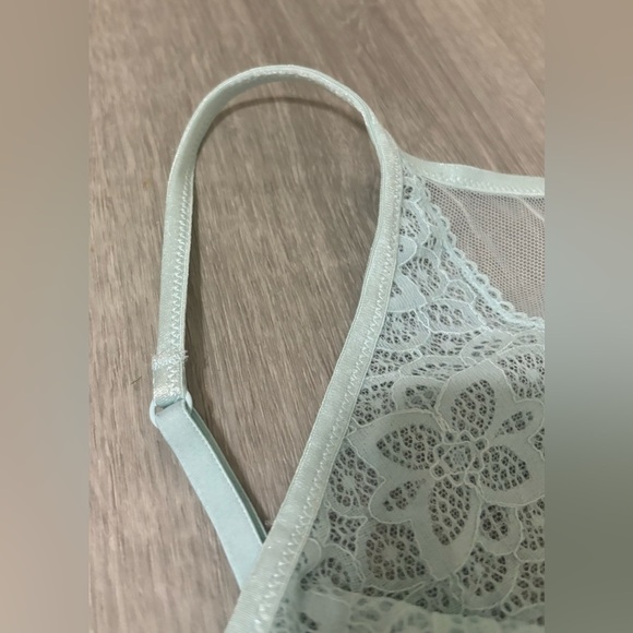 Victoria Secret Dream Angels Baby Blue High Neck Lace Bralette Bra NWT Medium - Picture 3 of 7